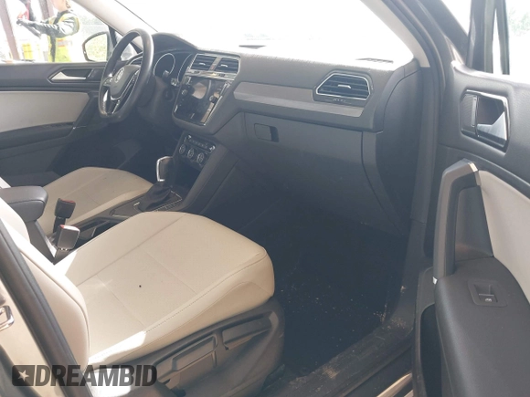 2018 Volkswagen Tiguan SEL with VIN 3VV3B7AX6JM054849, listed as a IAAI auction lot 42303112 with 87,574 mi miles and . Bid and sale history available at DreamBid. Image 5.