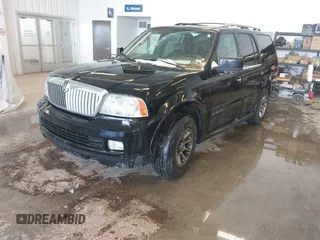 2006 Lincoln Navigator Luxury with VIN 5LMFU27556LJ14538, listed as a IAAI auction lot 41608330 with 265,838 mi miles. Bid and sale history available at carsss.com. Image 2.