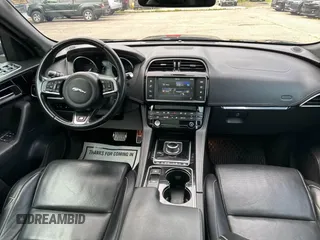 2017 Jaguar F-Pace 20d R-Sport с VIN SADCL2BN8HA088315, выставлен на аукционе IAAI как лот 42713068 с пробегом 77 319 миль миль и . История ставок и продаж доступна на DreamBid. Изображение 6.