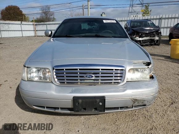 2003 Ford Crown Victoria LX z VIN 2FAFP74W03X122995, wystawiony jako Copart lot #55774415 z przebiegiem 234 485 mil mil oraz Czysty tytuł • Clean title. Historia ofert i sprzedaży dostępna na DreamBid. Obrazek 5.