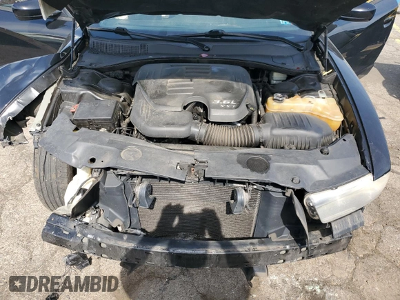 2013 Dodge Charger SE z VIN 2C3CDXBG6DH725726, wystawiony jako Copart lot #56415675 z przebiegiem 185 165 mil mil oraz Szkoda całkowita • Salvage title. Historia ofert i sprzedaży dostępna na DreamBid. Obrazek 11.