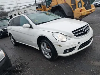 2010 Mercedes-Benz R-Class R 350 with VIN 4JGCB6FE7AA110435, listed as a IAAI auction lot 41979585 with 999,999 mi miles. Bid and sale history available at carsss.com. Image 1.