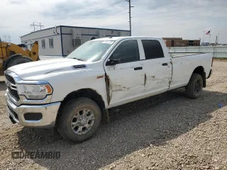 2020 Ram 2500 Tradesman z VIN 3C6UR5HJ2LG121234, wystawiony jako Copart lot #57287575 z przebiegiem 52 070 mil mil oraz Szkoda całkowita • Salvage title. Historia ofert i sprzedaży dostępna na DreamBid. Obrazek 1.