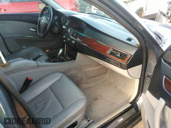 2009 BMW 5 Series 528i with VIN WBANU53529C121796, listed as a IAAI auction lot 35911209 with 178,049 mi miles and . Bid and sale history available at carsss.com. Image 5.