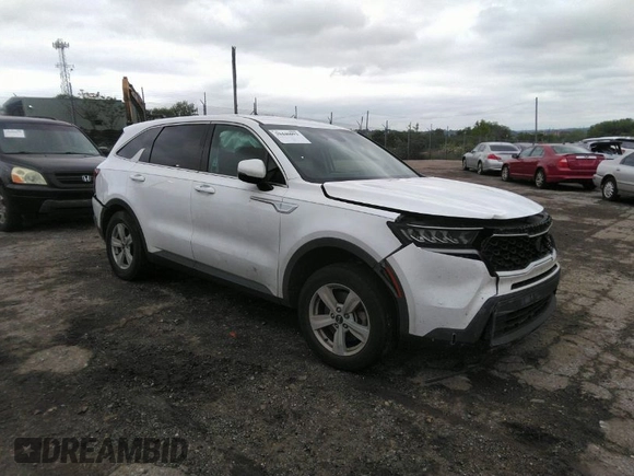 2021 Kia Sorento LX with VIN 5XYRG4LCXMG017520, listed as a IAAI auction lot 39440093 with 111,311 mi miles. Bid and sale history available at carsss.com. Image 1.