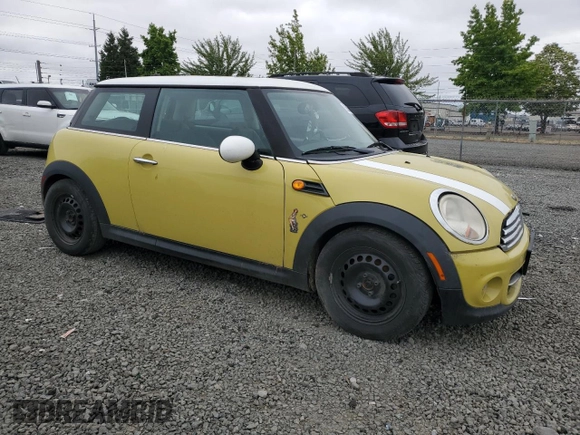 2011 MINI Hardtop with VIN WMWSU3C58BTX96968, listed as a Copart auction lot 62560915 with 88,616 mi miles and Salvage title. Bid and sale history available at DreamBid. Image 4.