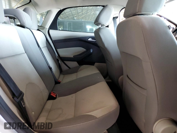 2013 Ford Focus SE z VIN 1FADP3F23DL222405, wystawiony jako Copart lot #54747795 z przebiegiem 88 472 mil mil oraz Szkody całkowita. Historia ofert i sprzedaży dostępna na DreamBid. Obrazek 10.
