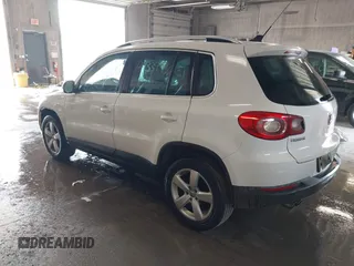 2010 Volkswagen Tiguan SEL with VIN WVGAV7AX6AW514729, listed as a IAAI auction lot 42433993 with 185,980 mi miles and . Bid and sale history available at DreamBid. Image 3.