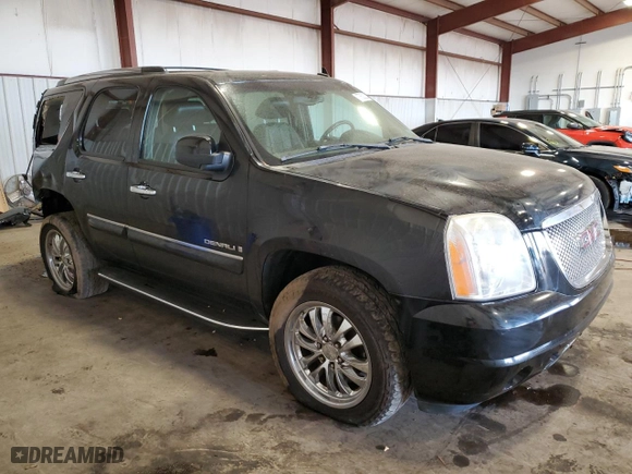 2008 GMC Yukon Denali with VIN 1GKFK63868J131422, listed as a Copart auction lot 77600024 with 177,198 mi miles and Salvage Title. Bid and sale history available at carsss.com. Image 4.