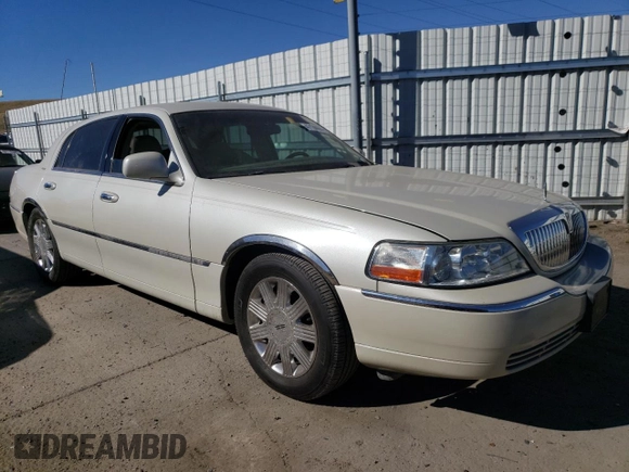 2004 Lincoln Town Car Ultimate z VIN 1LNHM83W64Y627908, wystawiony jako Copart lot #47130995 z przebiegiem 75 662 mil mil oraz Szkoda całkowita • Salvage title. Historia ofert i sprzedaży dostępna na DreamBid. Obrazek 4.