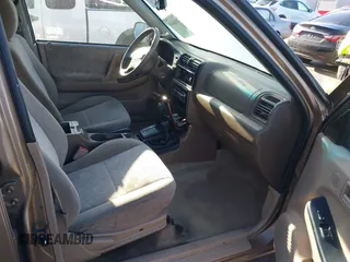 2000 Isuzu Rodeo with VIN 4S2DM58W6Y4335025, listed as a IAAI auction lot 41460869 with 247,342 mi miles. Bid and sale history available at carsss.com. Image 5.