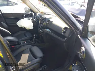 2019 MINI Countryman Cooper S с VIN WMZYT3C55K3E97201, выставлен на аукционе IAAI как лот 40550228 с пробегом Не указан миль и . История ставок и продаж доступна на DreamBid. Изображение 5.