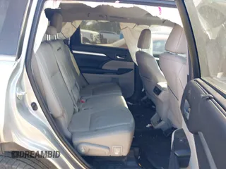 2016 Toyota Highlander XLE z VIN 5TDJKRFH1GS285752, wystawiony jako IAAI lot #40977219 z przebiegiem 139 773 mil mil oraz . Historia ofert i sprzedaży dostępna na DreamBid. Obrazek 8.