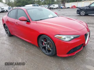 2017 Alfa Romeo Giulia Ti z VIN ZARFAECN9H7532027, wystawiony jako IAAI lot #41973701 z przebiegiem 107 892 mil mil oraz . Historia ofert i sprzedaży dostępna na DreamBid. Obrazek 1.