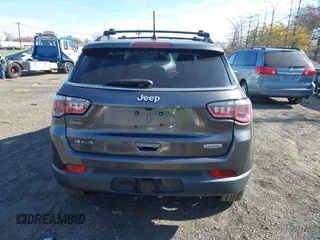 2017 Jeep Compass Latitude z VIN 3C4NJDBB9HT667415, wystawiony jako IAAI lot #40755033 z przebiegiem 106 943 mil mil oraz . Historia ofert i sprzedaży dostępna na DreamBid. Obrazek 16.