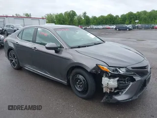 2019 Toyota Camry LE z VIN 4T1B11HK0KU729303, wystawiony jako IAAI lot #42340365 z przebiegiem 101 758 mil mil oraz . Historia ofert i sprzedaży dostępna na DreamBid. Obrazek 1.