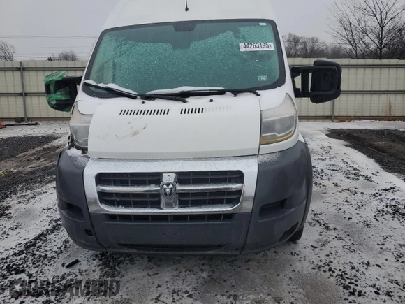 2018 Ram ProMaster Cargo with VIN 3C6URVJG2JE108281, listed as a Copart auction lot 44263195 with 210,691 mi miles and Clean Title. Bid and sale history available at carsss.com. Image 5.