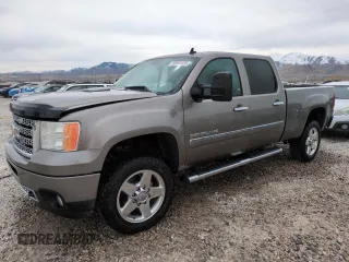 2013 GMC Sierra 2500HD Denali z VIN 1GT125E8XDF114505, wystawiony jako Copart lot #50361025 z przebiegiem 116 405 mil mil oraz Szkoda całkowita • Salvage title. Historia ofert i sprzedaży dostępna na DreamBid. Obrazek 1.
