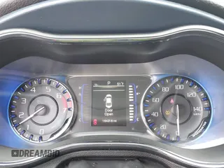 2015 Chrysler 200 S with VIN 1C3CCCBB2FN542480, listed as a IAAI auction lot 41749285 with 164,316 mi miles. Bid and sale history available at carsss.com. Image 7.