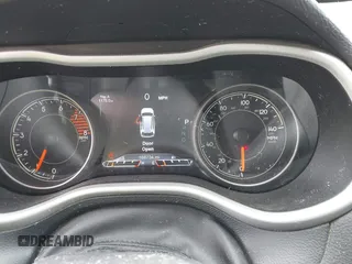 2017 Jeep Cherokee Trailhawk z VIN 1C4PJMBS7HW538219, wystawiony jako IAAI lot #42337681 z przebiegiem 168 734 mil mil oraz . Historia ofert i sprzedaży dostępna na DreamBid. Obrazek 7.