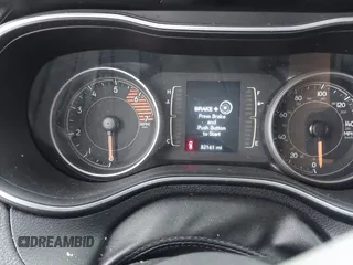 2019 Jeep Cherokee Latitude Plus with VIN 1C4PJLLN5KD171875, listed as a IAAI auction lot 41522475 with 82,161 mi miles. Bid and sale history available at carsss.com. Image 14.