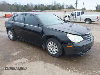 2010 Chrysler Sebring Touring z VIN 1C3CC4FB5AN226242, wystawiony jako IAAI lot #41451830 z przebiegiem 246 121 mil mil oraz . Historia ofert i sprzedaży dostępna na DreamBid. Obrazek 1.