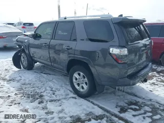 2018 Toyota 4Runner SR5 with VIN JTEBU5JR8J5536234, listed as a IAAI auction lot 41588564 with 100,132 mi miles. Bid and sale history available at carsss.com. Image 3.