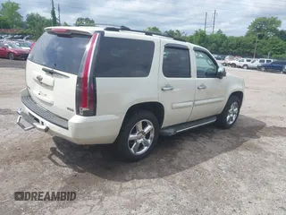 2008 Chevrolet Tahoe 3LT z VIN 1GNFK13068R236818, wystawiony jako IAAI lot #42392167 z przebiegiem 157 702 mil mil oraz . Historia ofert i sprzedaży dostępna na DreamBid. Obrazek 4.