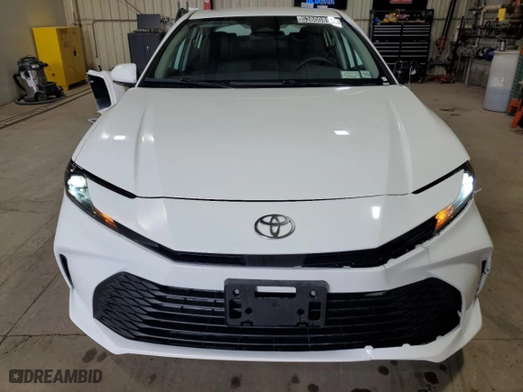2025 Toyota Camry LE with VIN 4T1DAACK4SU126886, listed as a Copart auction lot 53800815 with 1,580 mi miles and Clean Title. Bid and sale history available at carsss.com. Image 5.