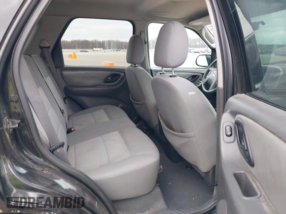 2005 Ford Escape XLT with VIN 1FMCU03135KB37656, listed as a IAAI auction lot 41908207 with 191,899 mi miles. Bid and sale history available at carsss.com. Image 8.