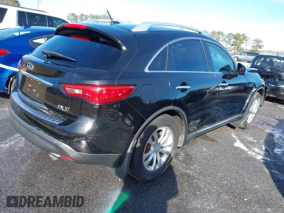 2013 Infiniti FX z VIN JN8CS1MUXDM140215, wystawiony jako IAAI lot #41271039 z przebiegiem 134 887 mil mil oraz . Historia ofert i sprzedaży dostępna na DreamBid. Obrazek 4.
