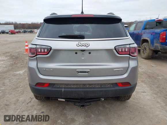 2018 Jeep Compass Latitude with VIN 3C4NJDBB1JT303009, listed as a IAAI auction lot 42012766 with 161,463 mi miles. Bid and sale history available at carsss.com. Image 16.