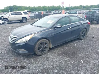 2012 Hyundai Sonata SE z VIN 5NPEC4AC1CH375481, wystawiony jako IAAI lot #42448689 z przebiegiem 138 884 mil mil oraz . Historia ofert i sprzedaży dostępna na DreamBid. Obrazek 2.