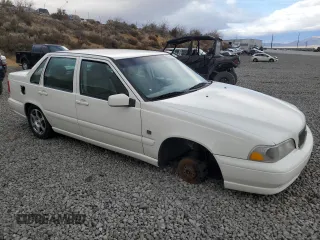 1999 Volvo S70 z VIN YV1LS55A8X2611277, wystawiony jako Copart lot #81845884 z przebiegiem 75 143 mil mil oraz Szkody całkowita. Historia ofert i sprzedaży dostępna na DreamBid. Obrazek 4.