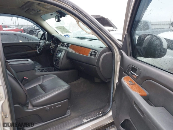 2008 GMC Sierra 1500 Work Truck with VIN 2GTEK13M881169431, listed as a IAAI auction lot 41435930 with 132,787 mi miles. Bid and sale history available at carsss.com. Image 5.