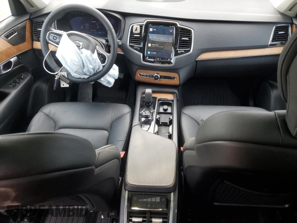 2024 Volvo XC90 Plus Bright Theme with VIN YV4062PE2R1188410, listed as a Copart auction lot 51835185 with 19,548 mi miles and Salvage Title. Bid and sale history available at DreamBid. Image 8.
