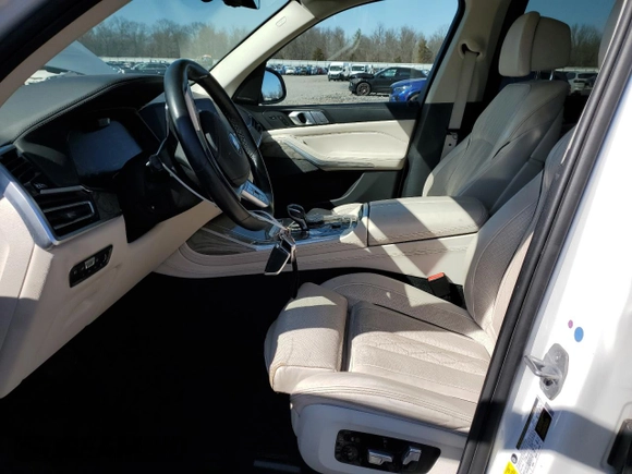 2019 BMW X7 xDrive40i with VIN 5UXCW2C50KL086103, listed as a Copart auction lot 48360425 with 151,031 mi miles and Salvage Title. Bid and sale history available at carsss.com. Image 7.