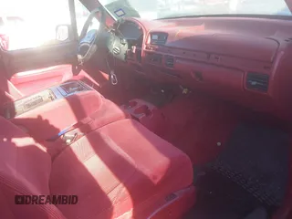 1996 Ford F-350 с VIN 1FTJW35F6TEB75457, выставлен на аукционе IAAI как лот 41153328 с пробегом Не указан миль и . История ставок и продаж доступна на DreamBid. Изображение 5.