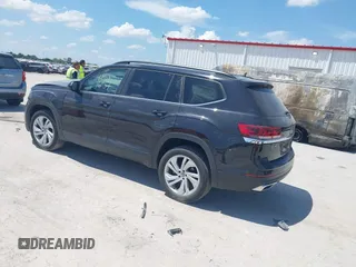 2021 Volkswagen Atlas SE with VIN 1V2WR2CAXMC586838, listed as a IAAI auction lot 42581657 with 60,922 mi miles and . Bid and sale history available at DreamBid. Image 3.