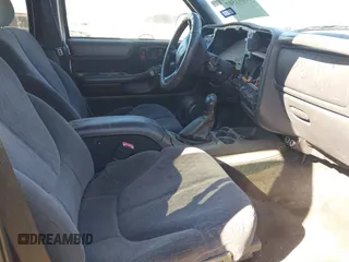 2001 GMC Jimmy SL with VIN 1GKCS13W312204086, listed as a IAAI auction lot 41693507 with 177,439 mi miles. Bid and sale history available at carsss.com. Image 5.