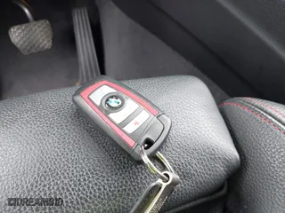 2018 BMW 3 Series 330i with VIN WBA8B9G58JNU97397, listed as a IAAI auction lot 41722681 with 62,598 mi miles. Bid and sale history available at carsss.com. Image 11.