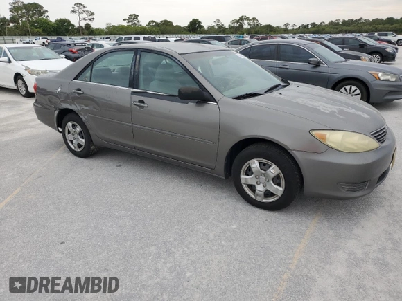 2006 Toyota Camry STD z VIN 4T1BE32K36U699650, wystawiony jako Copart lot #61942095 z przebiegiem 194 810 mil mil oraz Czysty tytuł • Clean title. Historia ofert i sprzedaży dostępna na DreamBid. Obrazek 4.