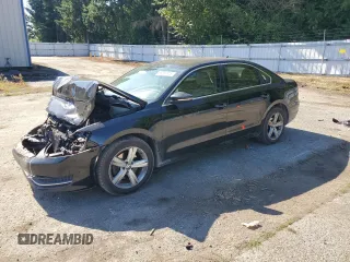 2012 Volkswagen Passat SE z VIN 1VWBP7A36CC022557, wystawiony jako Copart lot #65388515 z przebiegiem 180 771 mil mil oraz Szkoda całkowita • Salvage title. Historia ofert i sprzedaży dostępna na DreamBid. Obrazek 1.