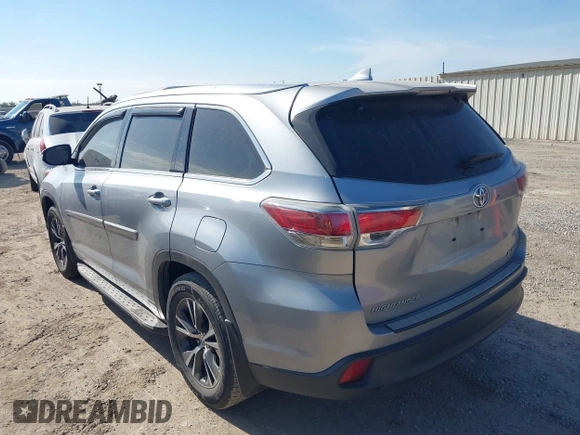 2016 Toyota Highlander XLE z VIN 5TDJKRFH1GS285752, wystawiony jako IAAI lot #40977219 z przebiegiem 139 773 mil mil oraz . Historia ofert i sprzedaży dostępna na DreamBid. Obrazek 3.