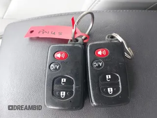 2010 Toyota Prius II z VIN JTDKN3DUXA0231563, wystawiony jako IAAI lot #42257975 z przebiegiem 198 000 mil mil oraz . Historia ofert i sprzedaży dostępna na DreamBid. Obrazek 11.