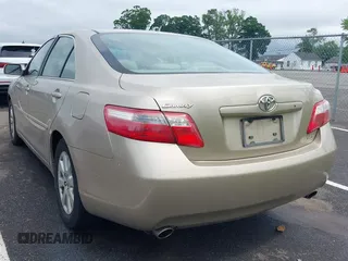 2009 Toyota Camry LE z VIN 4T1BK46KX9U089242, wystawiony jako IAAI lot #42448998 z przebiegiem 252 787 mil mil oraz . Historia ofert i sprzedaży dostępna na DreamBid. Obrazek 3.