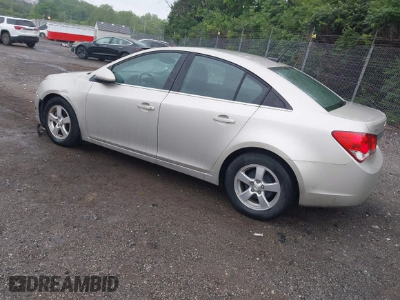 2014 Chevrolet Cruze 1LT z VIN 1G1PC5SB7E7194180, wystawiony jako IAAI lot #42331565 z przebiegiem 78 737 mil mil oraz . Historia ofert i sprzedaży dostępna na DreamBid. Obrazek 3.