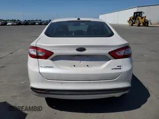 2013 Ford Fusion SE Hybrid z VIN 3FA6P0LU6DR325719, wystawiony jako Copart lot #55777715 z przebiegiem 152 478 mil mil oraz Szkoda całkowita • Salvage title. Historia ofert i sprzedaży dostępna na DreamBid. Obrazek 6.