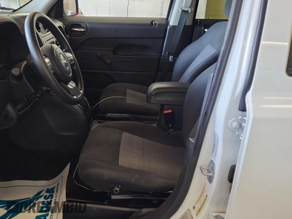 2016 Jeep Patriot Sport z VIN 1C4NJPBA7GD528994, wystawiony jako IAAI lot #42378751 z przebiegiem 73 807 mil mil oraz . Historia ofert i sprzedaży dostępna na DreamBid. Obrazek 16.