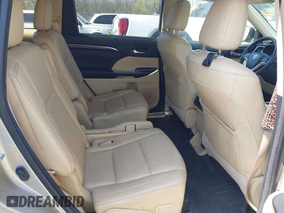 2015 Toyota Highlander Limited z VIN 5TDDKRFH0FS101039, wystawiony jako IAAI lot #42205522 z przebiegiem 153 547 mil mil oraz . Historia ofert i sprzedaży dostępna na DreamBid. Obrazek 8.